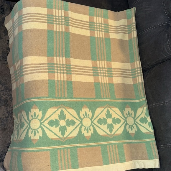 Beacon Vintage Green, Cream & Brown Plaid Camp Blanket 1940s 1950s Size 70”x70” - Picture 11 of 12